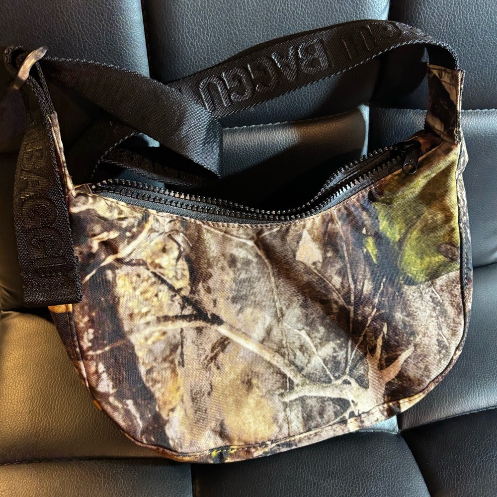 BAGGU Small Nylon Camo Crescent Bag